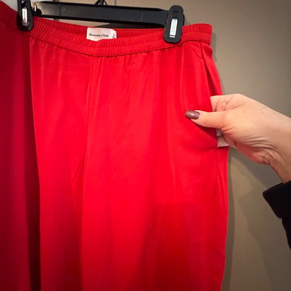 Abercrombie & Fitch Women's Red Flowy Wide Leg Pant, Size Small - Picture 3 of 12